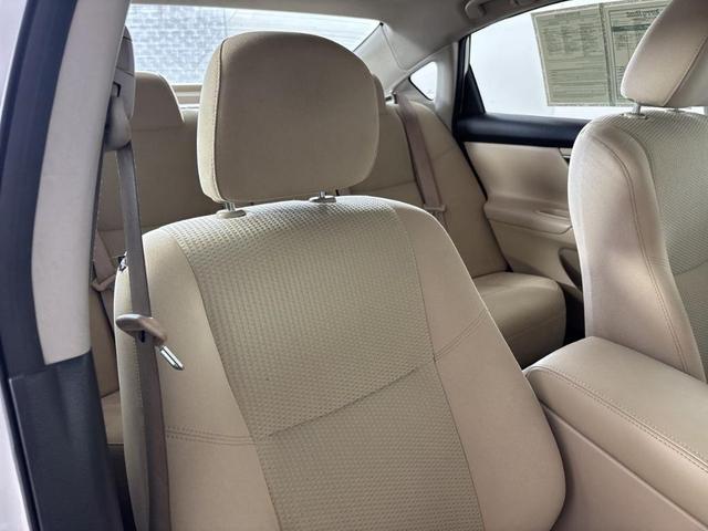 Photo of 2015 Solid White Nissan Altima
