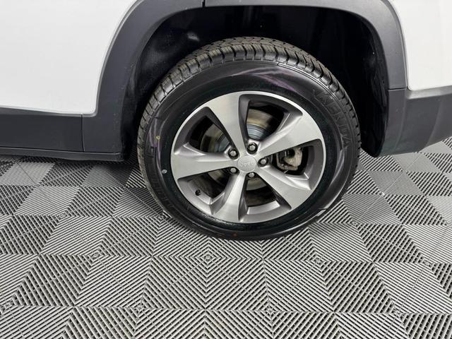 Photo of 2022 Bright White Clearcoat Jeep Cherokee