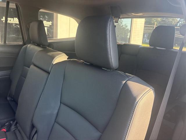 Photo of 2021 Gray Honda Pilot