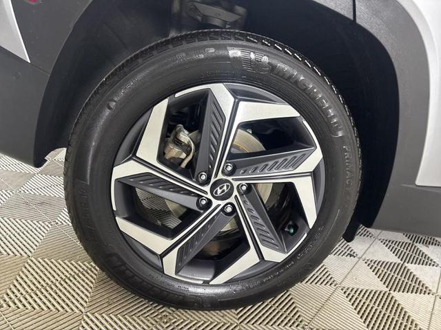 Photo of 2024 Shimmering Silver Hyundai TUCSON Hybrid
