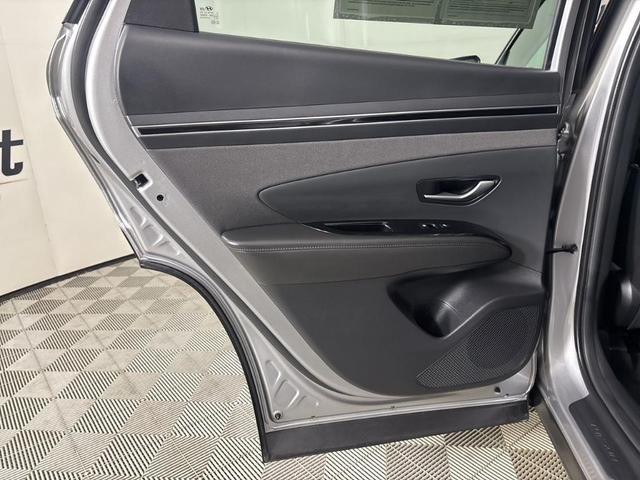 Photo of 2024 Shimmering Silver Hyundai TUCSON Hybrid