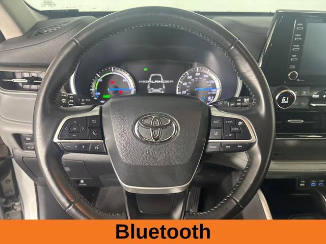 Photo of 2022 Silver Toyota Highlander Hybrid