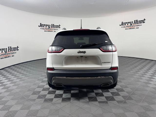 Photo of 2019 Bright White Clearcoat Jeep Cherokee