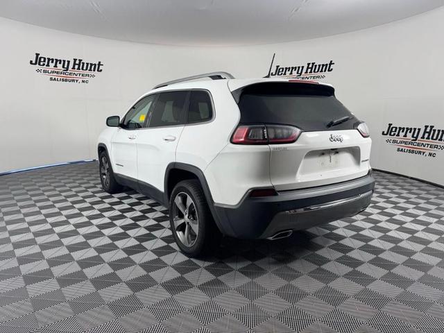 Photo of 2019 Bright White Clearcoat Jeep Cherokee