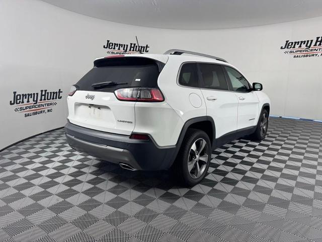 Photo of 2019 Bright White Clearcoat Jeep Cherokee