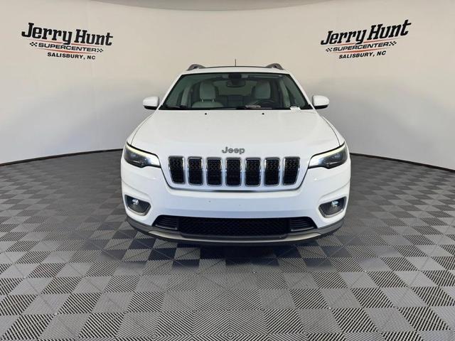 Photo of 2019 Bright White Clearcoat Jeep Cherokee