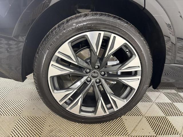 Photo of 2025 Mythos Black Metallic Audi Q8