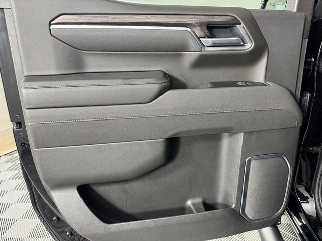 Photo of 2025 Black Chevrolet Silverado 1500