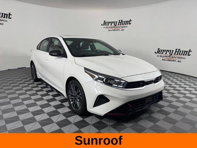 Photo of 2024 Snow White Pearl Kia Forte