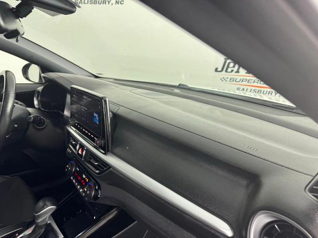 Photo of 2024 Snow White Pearl Kia Forte
