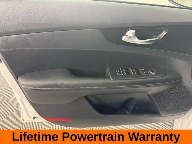 Photo of 2024 Snow White Pearl Kia Forte