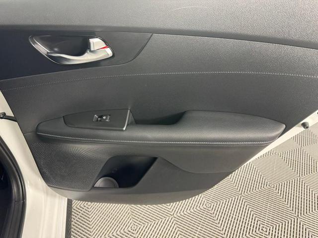 Photo of 2024 Snow White Pearl Kia Forte