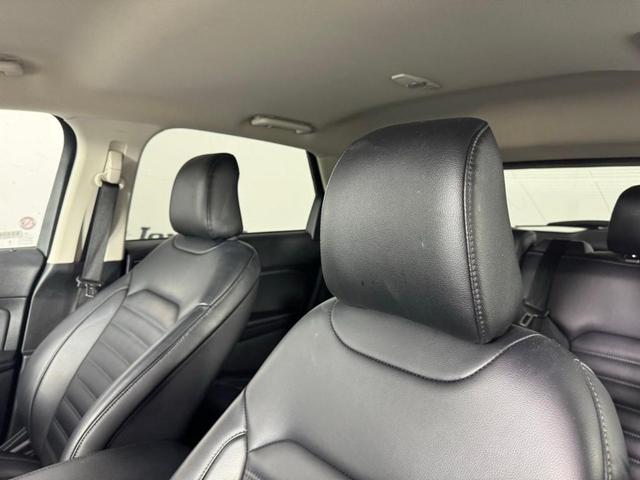 Photo of 2024 Oxford White Ford Edge