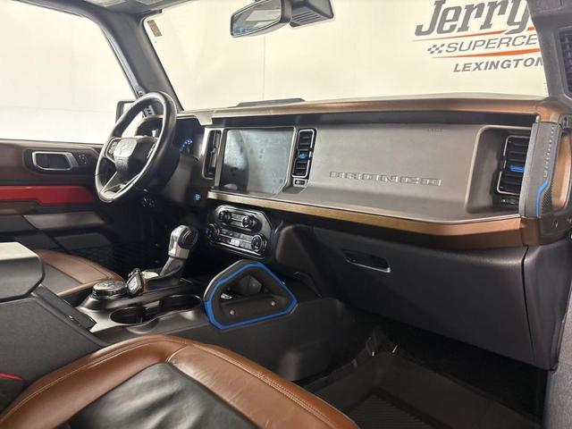 Photo of 2022 Hot Pepper Red Metallic Tinted Clearcoat Ford Bronco