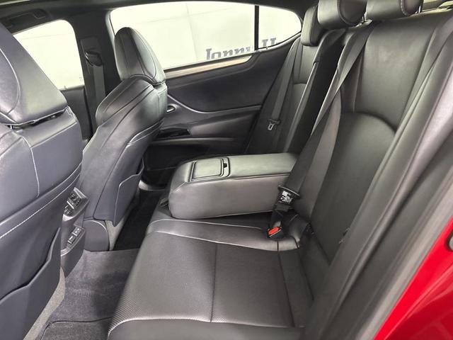 Photo of 2022 Red Lexus ES 350