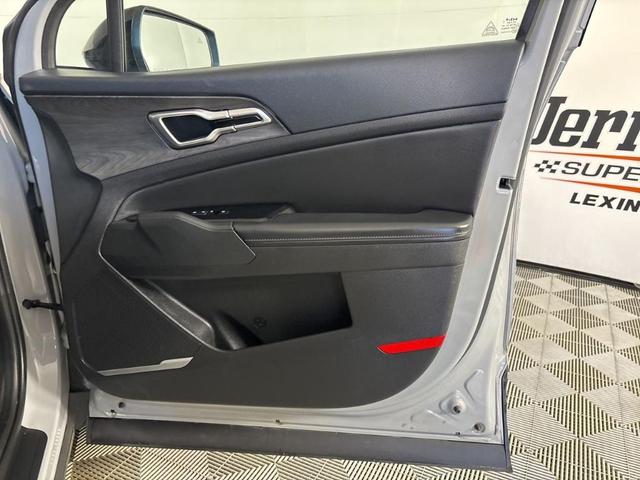 Photo of 2023 Wolf Gray Kia Sportage