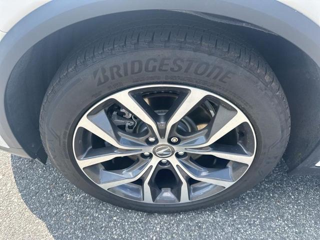 Photo of 2023 White Acura MDX