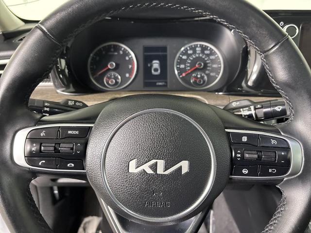 Photo of 2022 Glacial White Pearl Kia K5