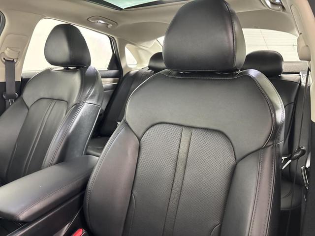 Photo of 2022 Glacial White Pearl Kia K5