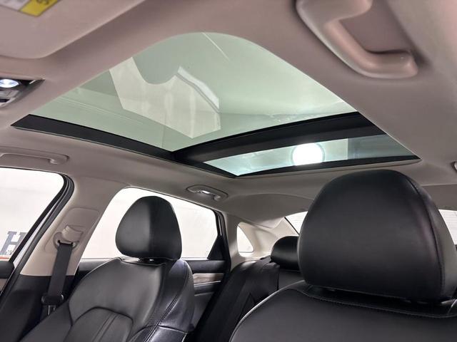 Photo of 2022 Glacial White Pearl Kia K5