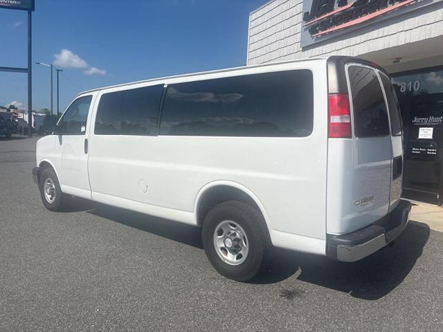 Photo of 2017 Summit White Chevrolet Express 3500