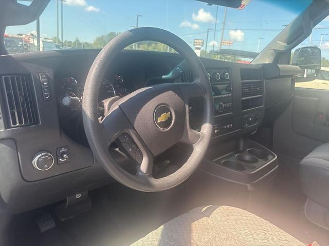 Photo of 2017 Summit White Chevrolet Express 3500