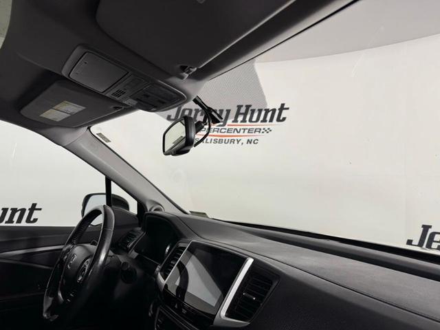 Photo of 2018 Pearl White Honda Pilot