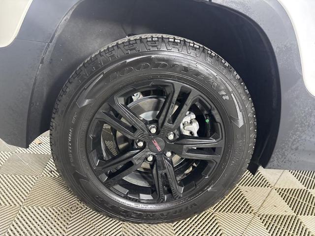 Photo of 2024 White Frost Tri-Coat GMC Terrain