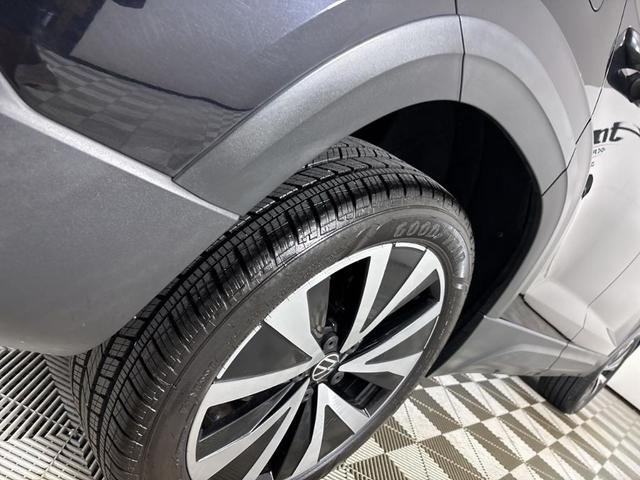 Photo of 2022 Deep Black Pearl Effect Volkswagen Taos