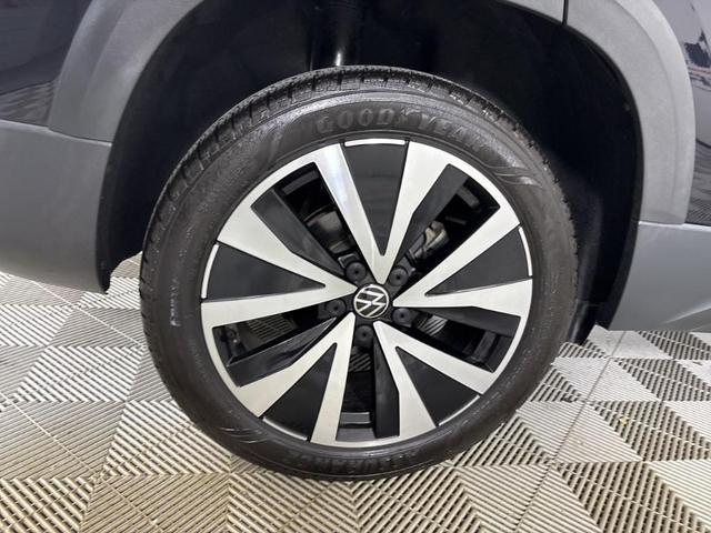Photo of 2022 Deep Black Pearl Effect Volkswagen Taos