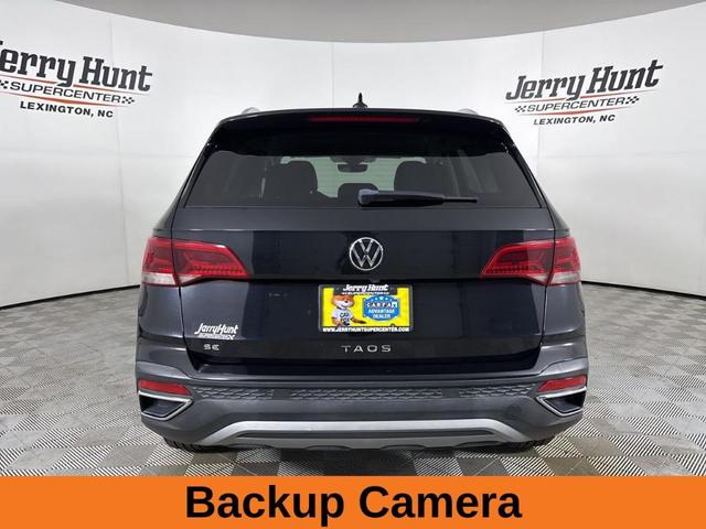 Photo of 2022 Deep Black Pearl Effect Volkswagen Taos