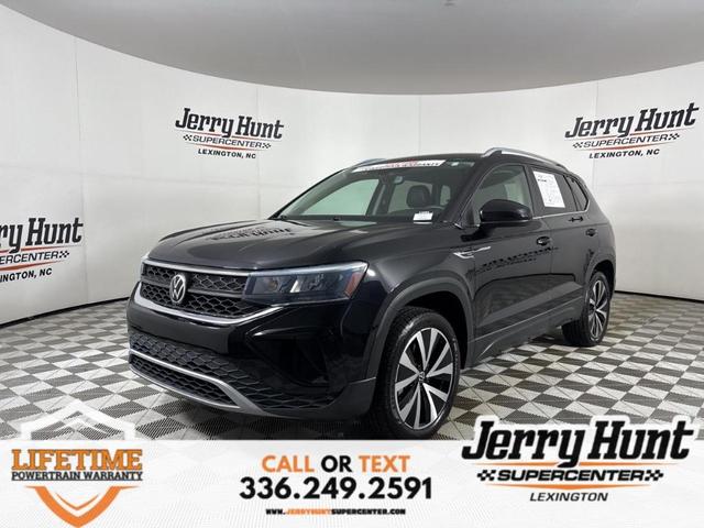 Photo of 2022 Deep Black Pearl Effect Volkswagen Taos
