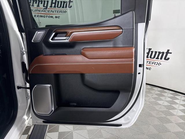 Photo of 2025 White Frost Tri-Coat GMC Sierra 1500