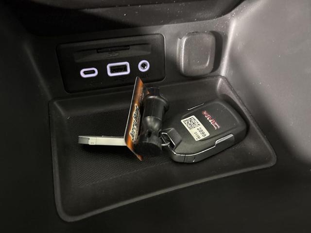 Photo of 2022 Summit White GMC Terrain