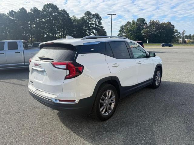 Photo of 2022 Summit White GMC Terrain