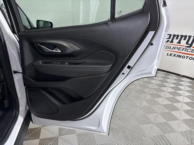 Photo of 2022 Summit White GMC Terrain