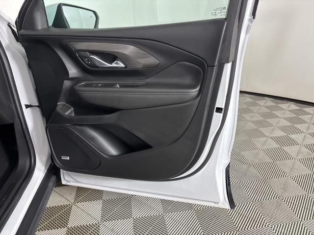 Photo of 2022 Summit White GMC Terrain