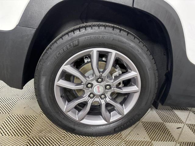 Photo of 2022 Summit White GMC Terrain