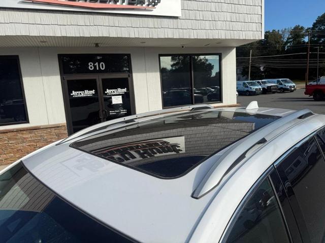 Photo of 2022 Summit White GMC Terrain