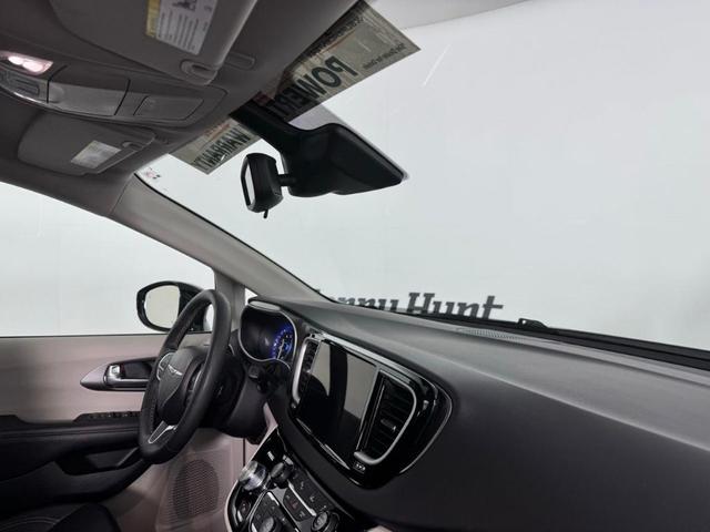 Photo of 2024 Bright White Clearcoat Chrysler Pacifica