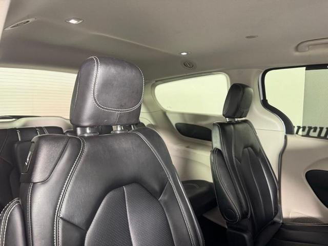 Photo of 2024 Bright White Clearcoat Chrysler Pacifica