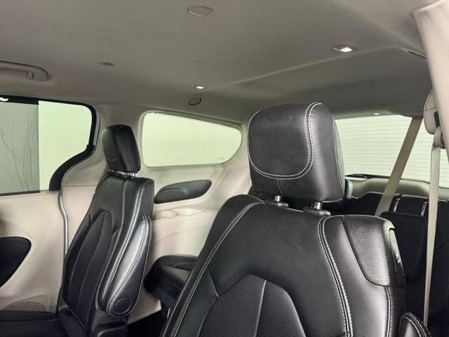 Photo of 2024 Bright White Clearcoat Chrysler Pacifica