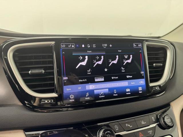 Photo of 2024 Bright White Clearcoat Chrysler Pacifica