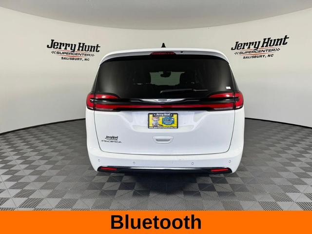 Photo of 2024 Bright White Clearcoat Chrysler Pacifica