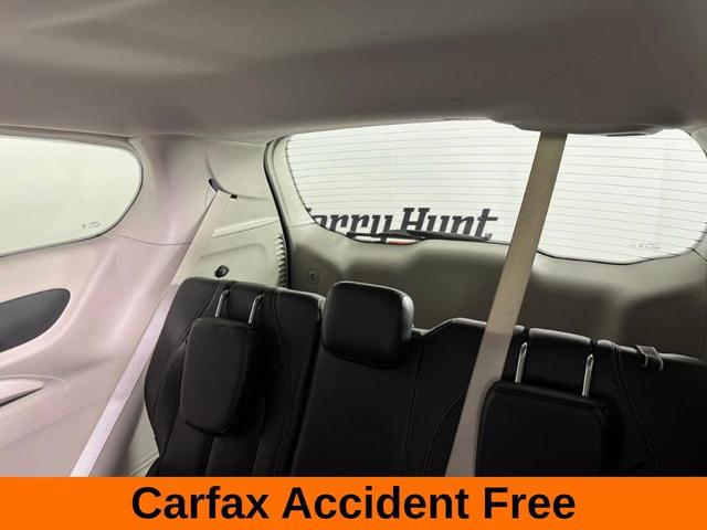 Photo of 2024 Bright White Clearcoat Chrysler Pacifica