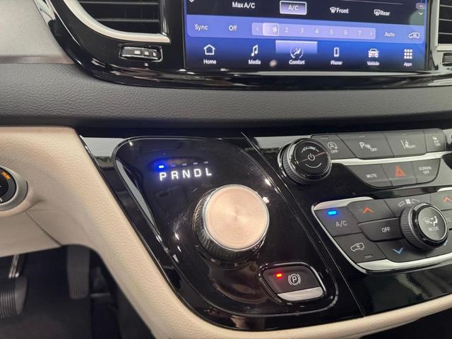 Photo of 2024 Bright White Clearcoat Chrysler Pacifica