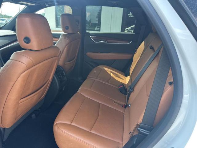 Photo of 2020 Crystal White Tri-Coat Cadillac XT5