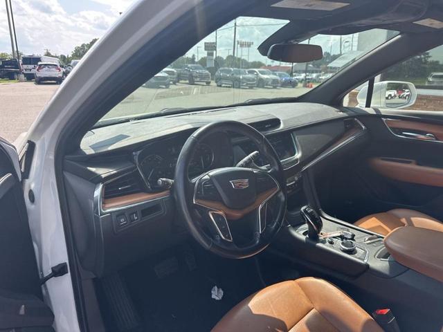 Photo of 2020 Crystal White Tri-Coat Cadillac XT5