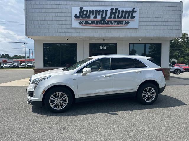 Photo of 2020 Crystal White Tri-Coat Cadillac XT5