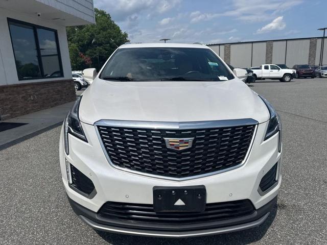 Photo of 2020 Crystal White Tri-Coat Cadillac XT5